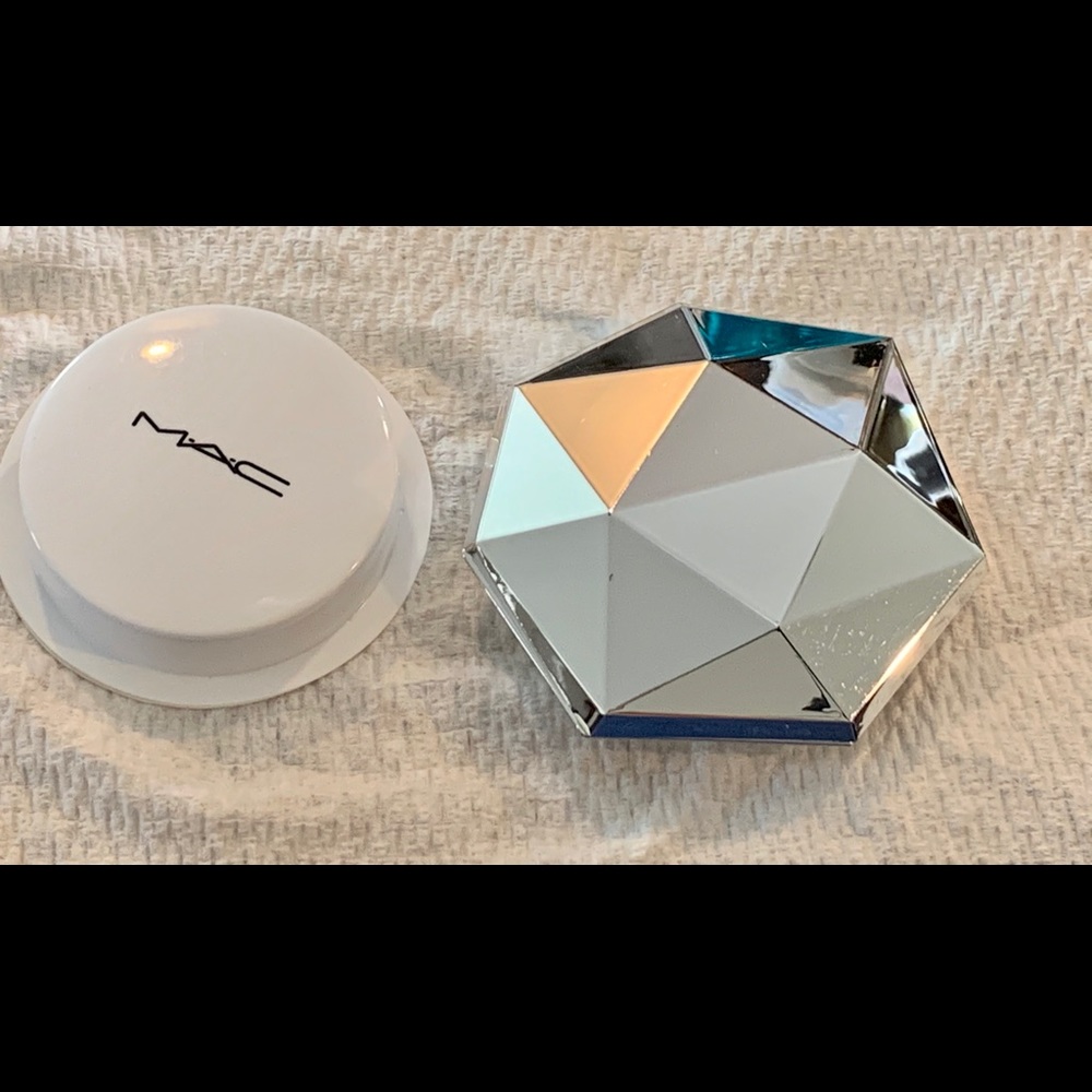 LE HTF MAC & Marcel Wanders sheer mystery powder
